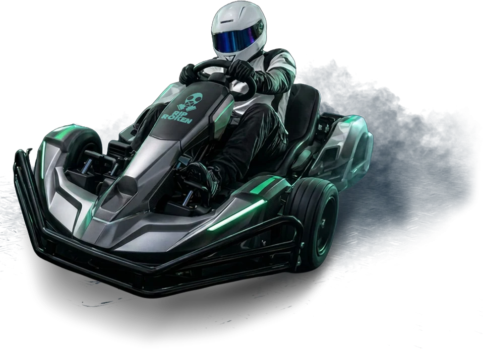 Een #RIProken-kart op het raceparcours